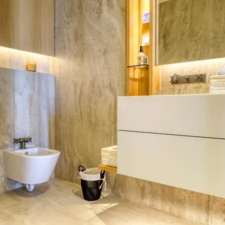 Savoy Monumentalis, A In Madeira